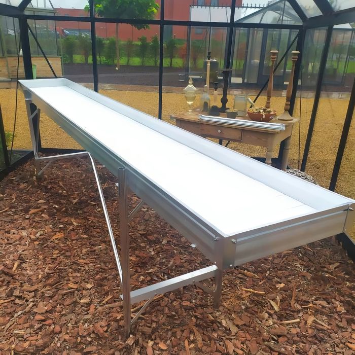 Freistehender Anzuchttisch, 50 cm breit x 380 cm lang pulverlackiert