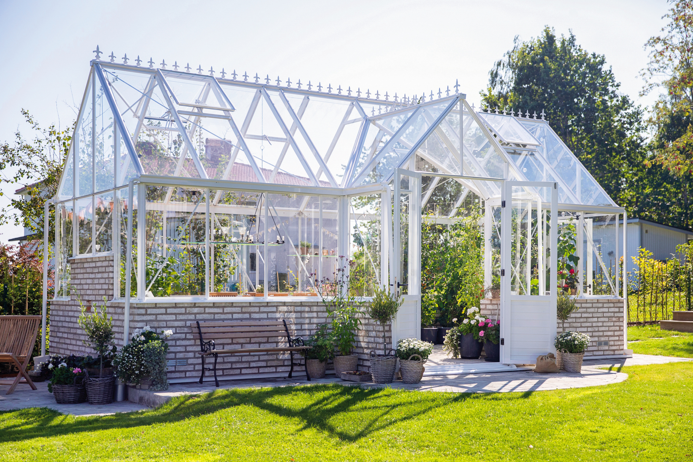 Victoria 309 on Wall Alu-Gewächshaus mit Kapelle groß | 4 mm Sicherheitsglas | ab B309xL457cm | Pulverlackiert | 12 Jahre Garantie |...